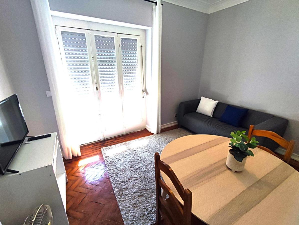 אמאדורה Lisbon Traditional T2 With Balcony In Damaia, Lisbon מראה חיצוני תמונה